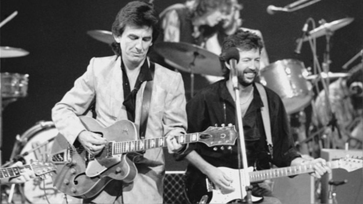 Harrison y Clapton forjaron una firme amistad durante años, tanto que Slowhand fue el primer rockero en participar de un disco de Los Beatles