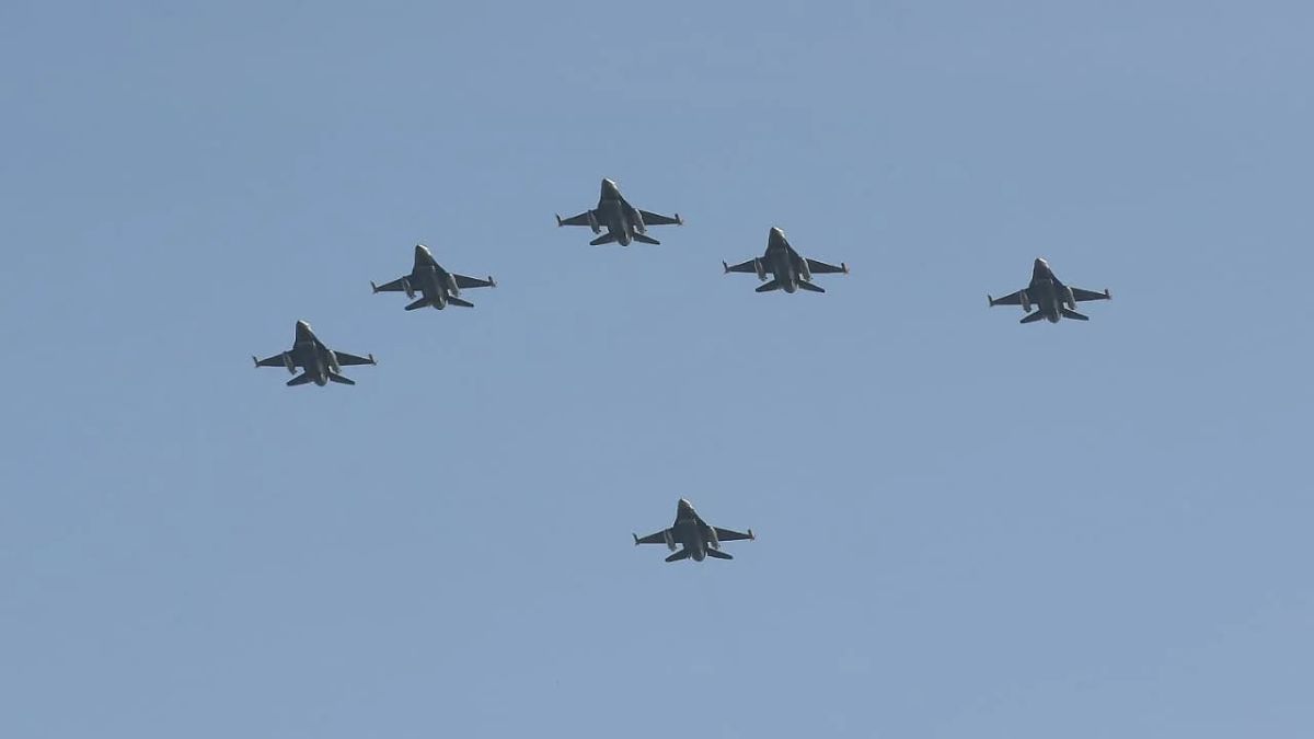 El primer lote de aviones est&aacute; conformado por cuatro biplazas F-16BM y dos monoplazas F-16AM.