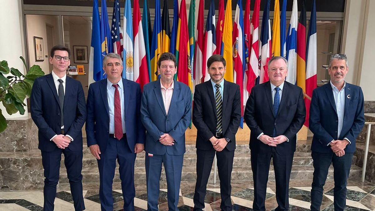 El actual legislador provincial estuvo acompañado por una comitiva integrada