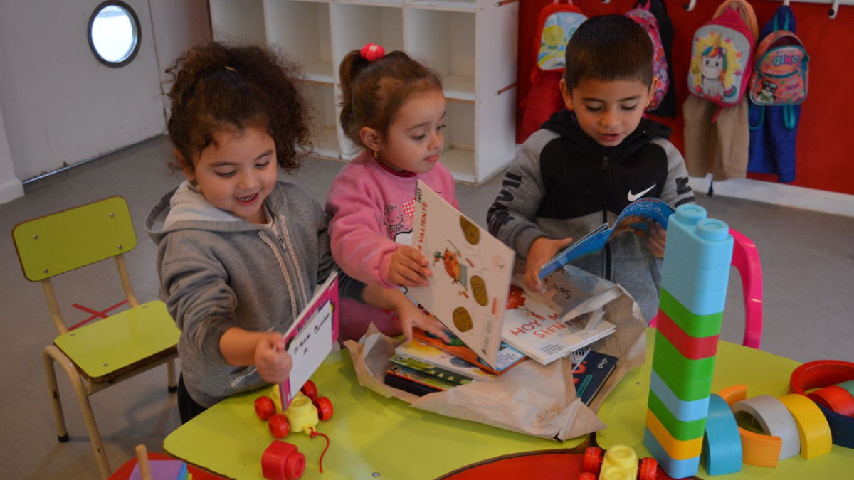 Esta primera etapa está destinada a niños y niñas que no asisten actualmente a los establecimientos educativos.