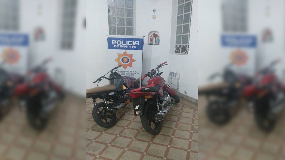 Las motos no tienen patente y quedaron en la dependencia policial.