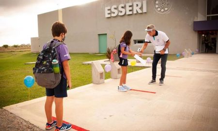 Las autoridades señalaron que respetan todos los preceptos republicanos y por ello acudieron a la Justicia para hacer valer el derecho de cada niña y niño a su acceso a la educación y el respecto de su integridad como persona, siempre priorizando la responsabilidad en el cuidado de la salud. Las autoridades señalaron que respetan todos los preceptos republicanos y por ello acudieron a la Justicia para hacer valer el derecho de cada niña y niño a su acceso a la educación y el respecto de su integridad como persona, siempre priorizando la responsabilidad en el cuidado de la salud.