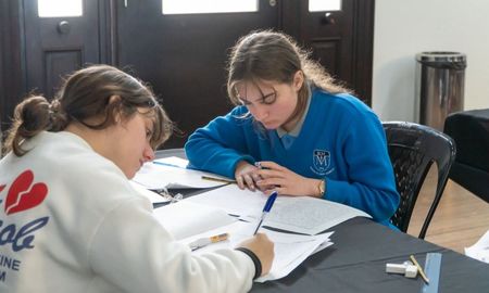 El programa Quedate brindará apoyo presencial a estudiantes secundarios para que puedan cerrar el año escolar y rendir las materias pendientes. El programa Quedate brindará apoyo presencial a estudiantes secundarios para que puedan cerrar el año escolar y rendir las materias pendientes.