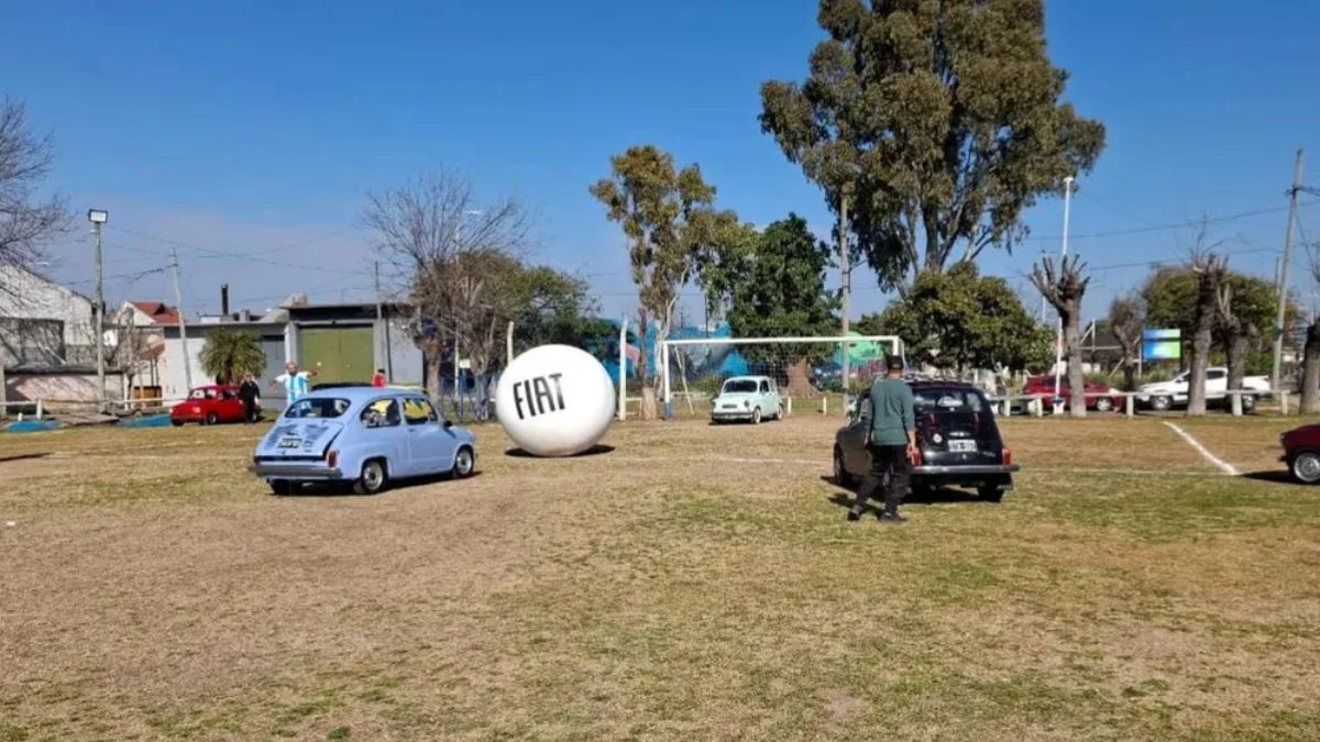 El fútbol con Fiat 600 llega por primera vez a Córdoba.