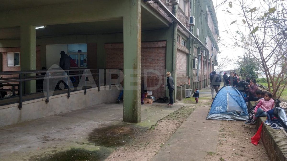 La protesta comenz&oacute; hace dos semanas, en distintos puntos de la ciudad. Este martes los manifestantes volvieron al Ministerio de Desarrollo Social.&nbsp;