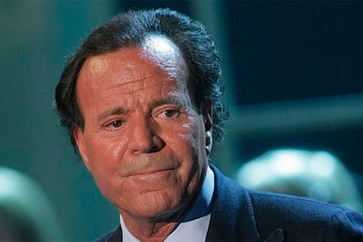 Julio Iglesias acusado de agresiones sexuales enfrenta las denuncias más graves de su trayectoria pública.
