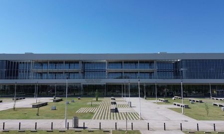 Este hospital tendrá el único resonador magnético nuclear del sector público en toda la región. Este hospital tendrá el único resonador magnético nuclear del sector público en toda la región.