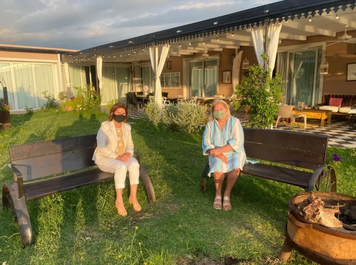 La casona de Lilita tiene un estilo campestre y el mobiliario contribuye a otorgar un espacio agradable. La casona de Lilita tiene un estilo campestre y el mobiliario contribuye a otorgar un espacio agradable.