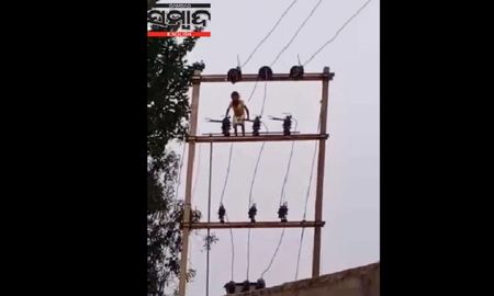 dramatico: un nino se trepo a un transformador y bajo colgado de los cables dramatico: un nino se trepo a un transformador y bajo colgado de los cables