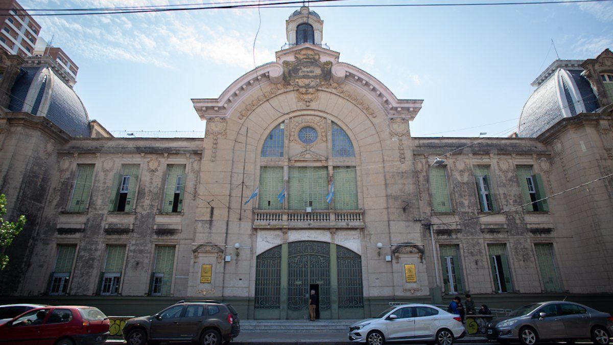 La Municipalidad anunció la restauración de la cúpula de la Escuela Industrial Superior de la Universidad Nacional del Litoral. 