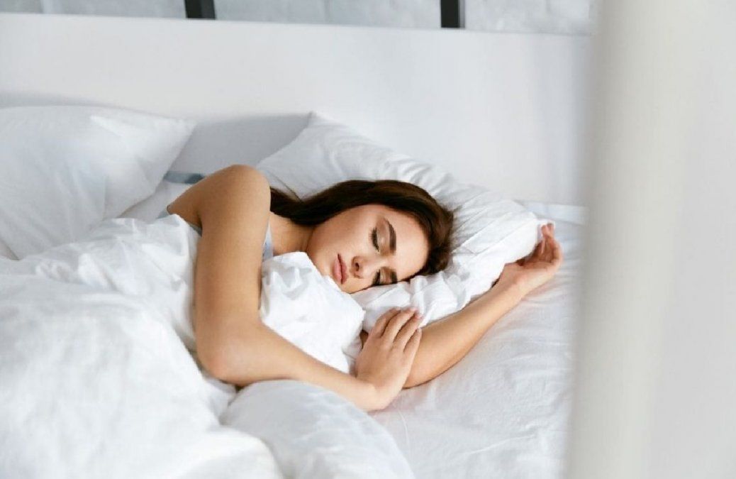 7 ventajas saludables por dormir hacia el lado izquierdo