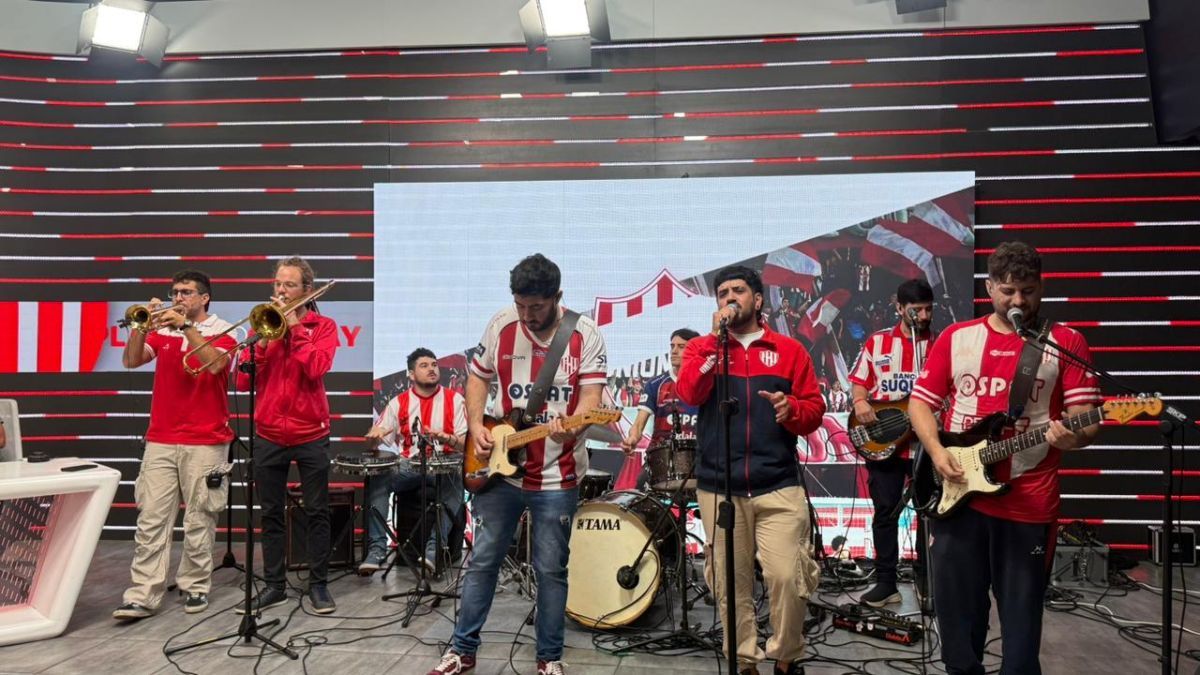 Rompiendo Espejos formó parte de los festejos de Unión en el programa oficial del club. Rompiendo Espejos formó parte de los festejos de Unión en el programa oficial del club.