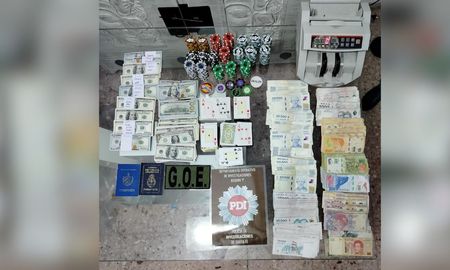 Se secuestró una suma de 20 millones de pesos, mazos de cartas de póker y se aprehendió a ocho personas. Se secuestró una suma de 20 millones de pesos, mazos de cartas de póker y se aprehendió a ocho personas.