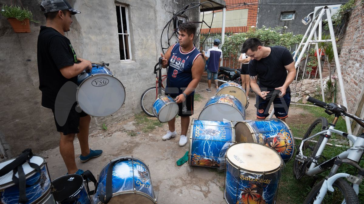 El grupo están siempre juntando fondos para sostenerse y emprender nuevos proyectos.