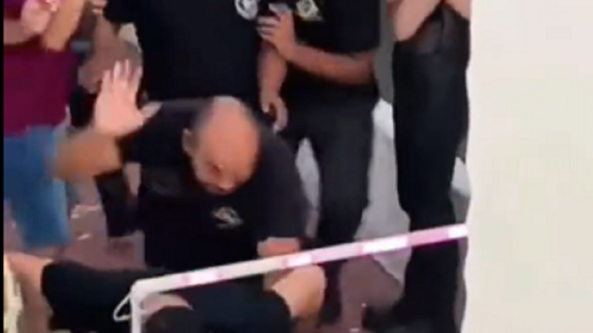 Patovicas y personal policial agredieron a un joven a la salida de un boliche.