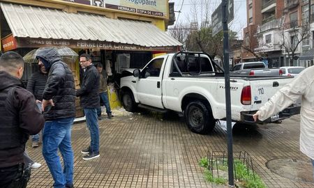 El accidente ocurrió en la esquina de calle Francia y Santiago del Estero. El accidente ocurrió en la esquina de calle Francia y Santiago del Estero.