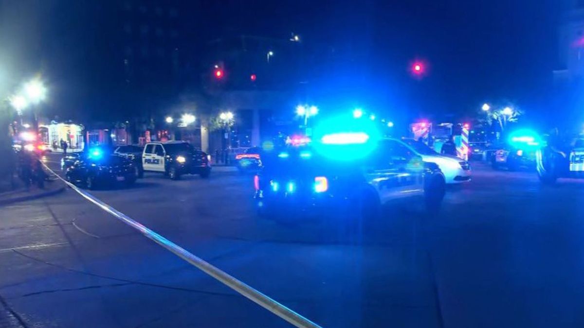 La Policía de Birmingham reportó que el tiroteo tuvo lugar en el área Five Points South, un distrito de entretenimiento cercano a la Universidad de Alabama. La Policía de Birmingham reportó que el tiroteo tuvo lugar en el área Five Points South, un distrito de entretenimiento cercano a la Universidad de Alabama.