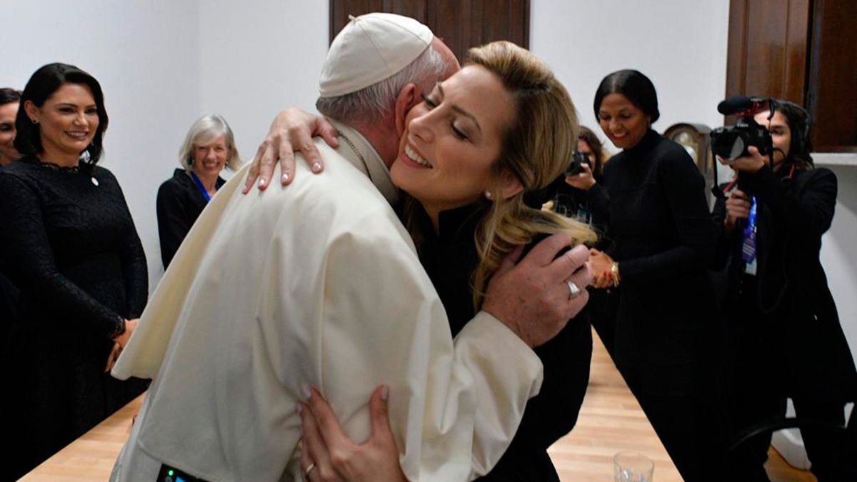 El Papa Francisco y Fabiola Yáñez en una visita presidencial.&nbsp;