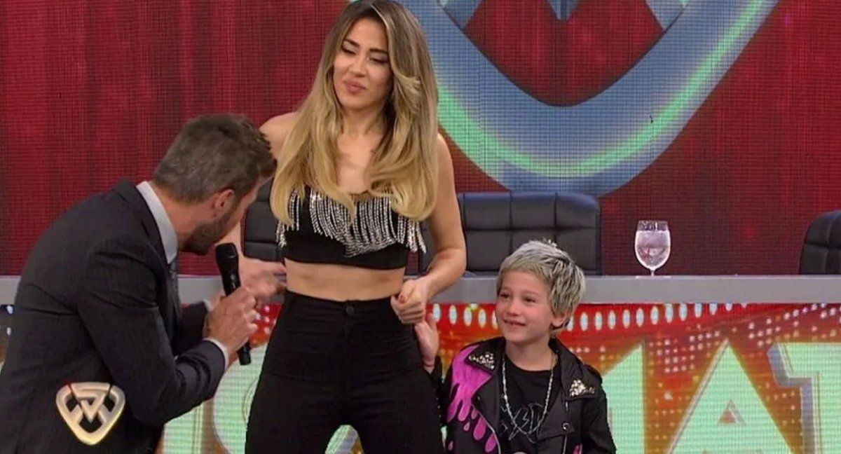 Momo acompañó a Jimena Barón a ShowMatch.