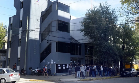 La Plata: fue a renovar su licencia de conducir, discutió con un empleado y murió La Plata: fue a renovar su licencia de conducir, discutió con un empleado y murió