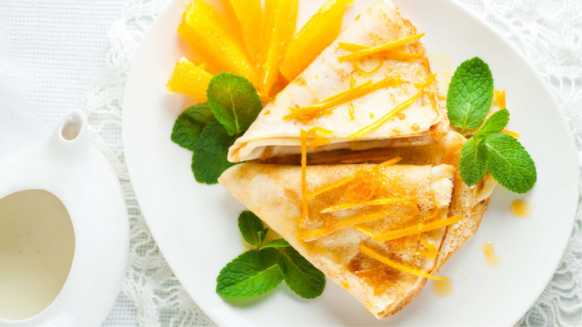 El crêpe suzette es un postre francés que destaca por su sabor único y por llevar ingredientes sencillos de conseguir. El crêpe suzette es un postre francés que destaca por su sabor único y por llevar ingredientes sencillos de conseguir.