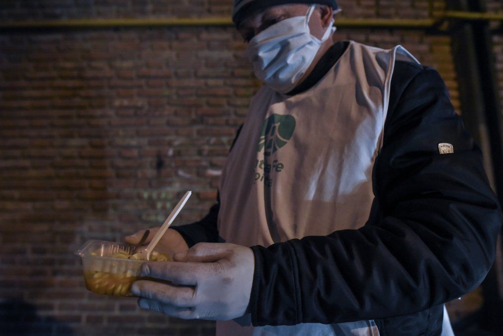 Así asisten a santafesinos en situación de calle en pleno invierno