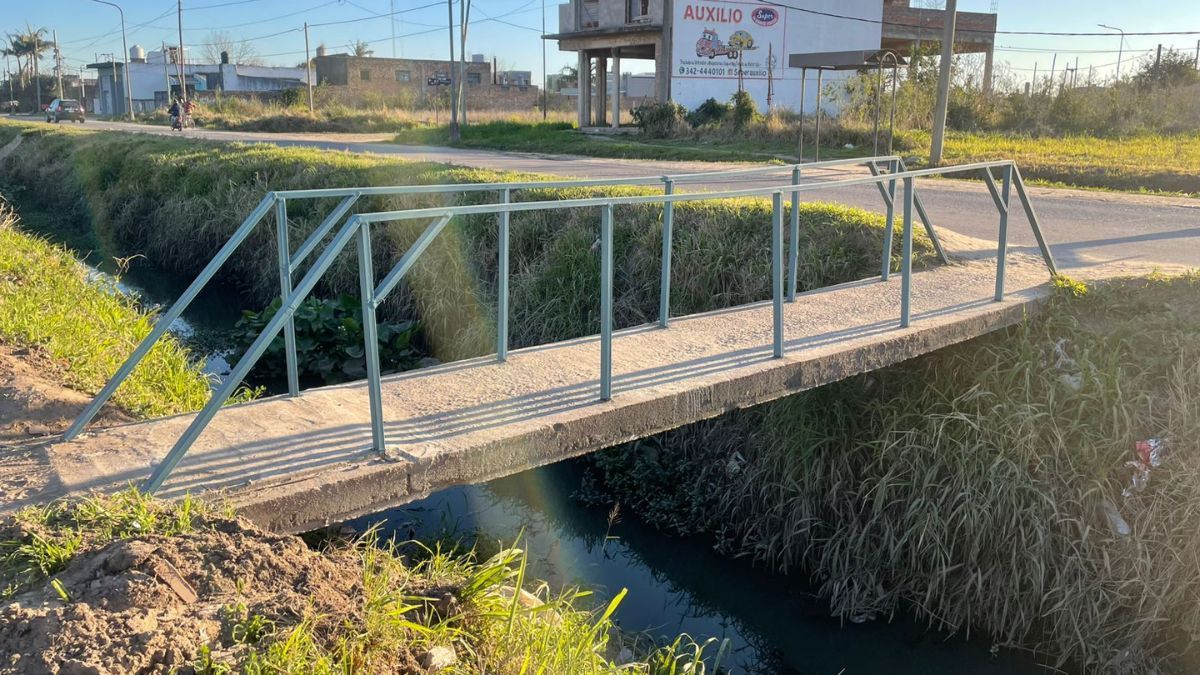 Así quedó el puente reparado en la intersección de Los Pinos y Aristóbulo del Valle.