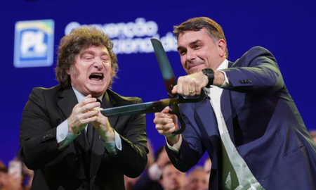El senador brasileño, hijo del exmandatario Jair Bolsonaro, publicó un extenso comunicado a través de sus redes sociales con el lema: “Futuro presidente de Brasil”. El senador brasileño, hijo del exmandatario Jair Bolsonaro, publicó un extenso comunicado a través de sus redes sociales con el lema: “Futuro presidente de Brasil”.