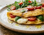 Omelette caprese en microondas: la opción ideal para solucionar un almuerzo exprés.