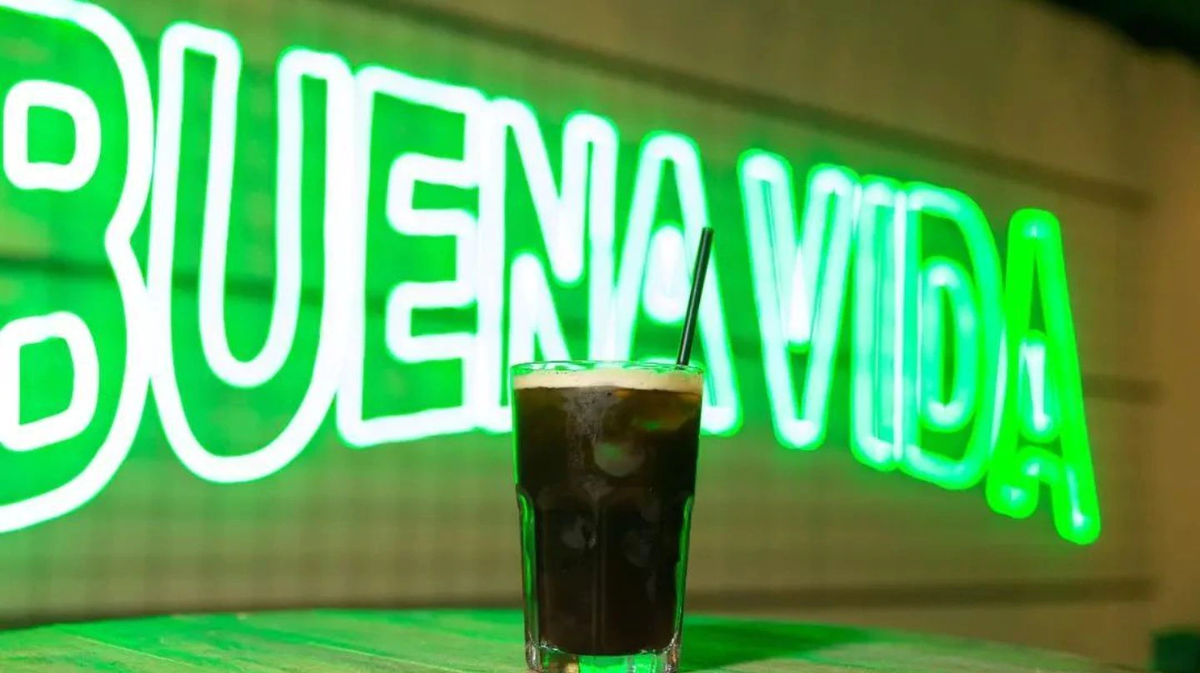 Un curioso video se hizo viral en la cuenta de Instagram @cordobeces en el que un hombre llamado Leo (@leo_simone.ok) cuenta la insólita historia que vivió con su “match” de Tinder.