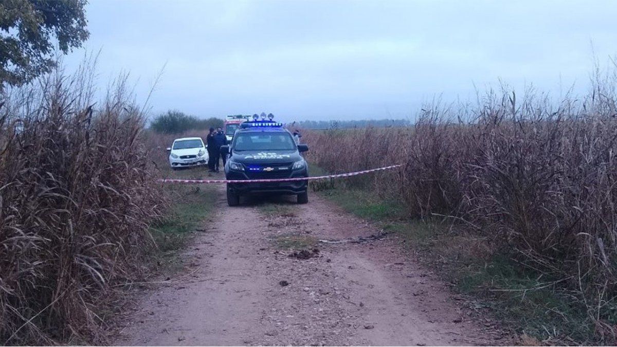 El cadaver de Franco Hueso apareció en este camino rural cerca de Roldán.