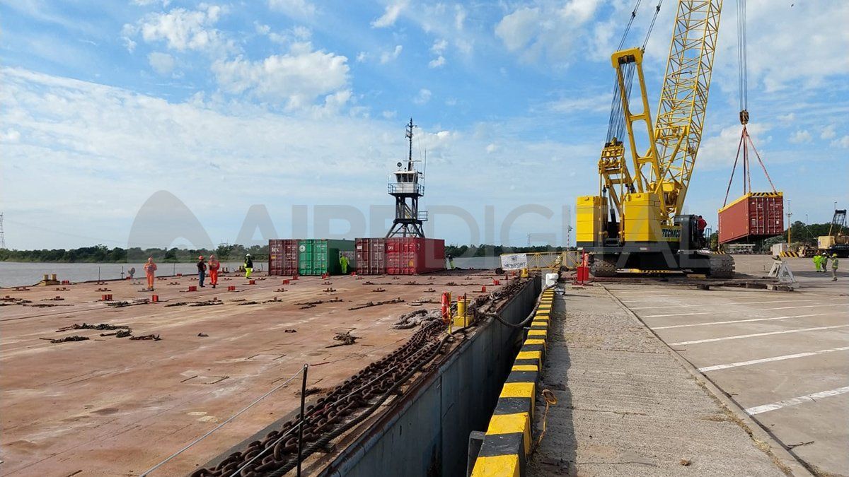 Este jueves se concretó el primer embarque de la Terminal de Contenedores y Cargas Generales del Puerto de Santa Fe.