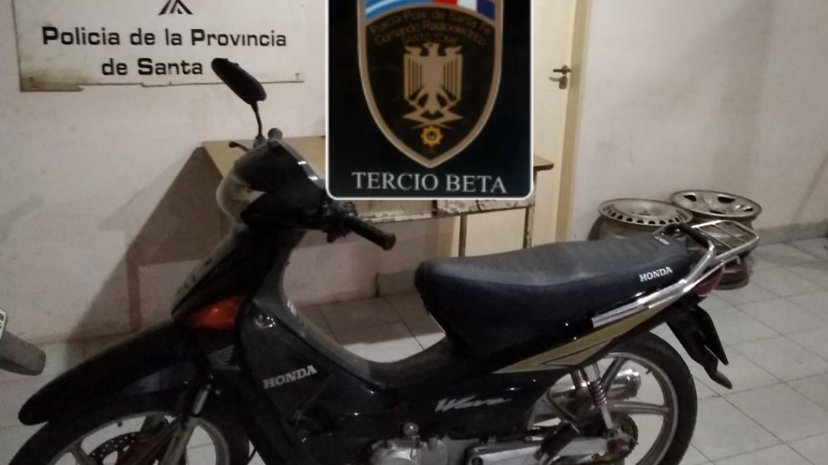 Abandonaron una moto en la puerta de una casa en Santa Fe