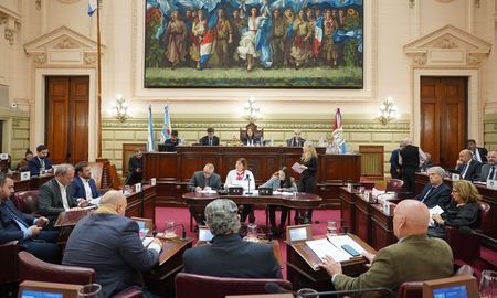 Este jueves, desde las 15, la Cámara de Diputados de la provincia de Santa Fe dará tratamiento a una serie de proyectos de relevancia institucional y política. Este jueves, desde las 15, la Cámara de Diputados de la provincia de Santa Fe dará tratamiento a una serie de proyectos de relevancia institucional y política.