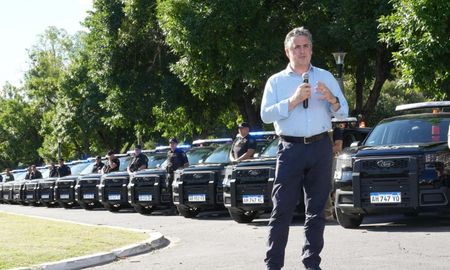 El ministro de Justicia y Seguridad de Santa Fe, Pablo Cococcioni, encabezó el acto desarrollado en el Parque Garay. El ministro de Justicia y Seguridad de Santa Fe, Pablo Cococcioni, encabezó el acto desarrollado en el Parque Garay.