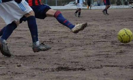 Tragedia en Recreo: murió un joven de 16 años tras desplomarse en pleno partido Tragedia en Recreo: murió un joven de 16 años tras desplomarse en pleno partido