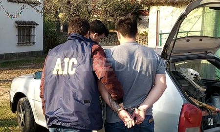 Esposado. El acusado al momento de ser detenido. Esposado. El acusado al momento de ser detenido.