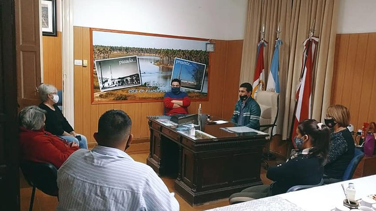El Comité de Crisis departamental se reunió con el presidente comunal y la directora del SamCo de La Gallareta para resolver los pasos a seguir. Foto: Comuna de La Gallareta. 