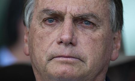 El expresidente brasileño Jair Bolsonaro trató de ingresar a Brasil joyas regaladas por Arabia Saudita con un valor de 16,5 millones de reales. El expresidente brasileño Jair Bolsonaro trató de ingresar a Brasil joyas regaladas por Arabia Saudita con un valor de 16,5 millones de reales.