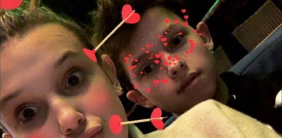 Millie Bobby Brown y Romeo Beckham.