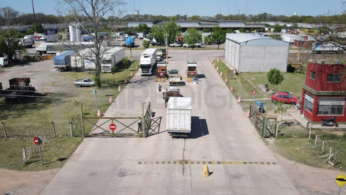 "Es lamentable. Te ponen un cajón de tomates a $3.000, también tenemos que hablar con Defensoría del Pueblo para que intervenga por esto", dijo el entrevistado.