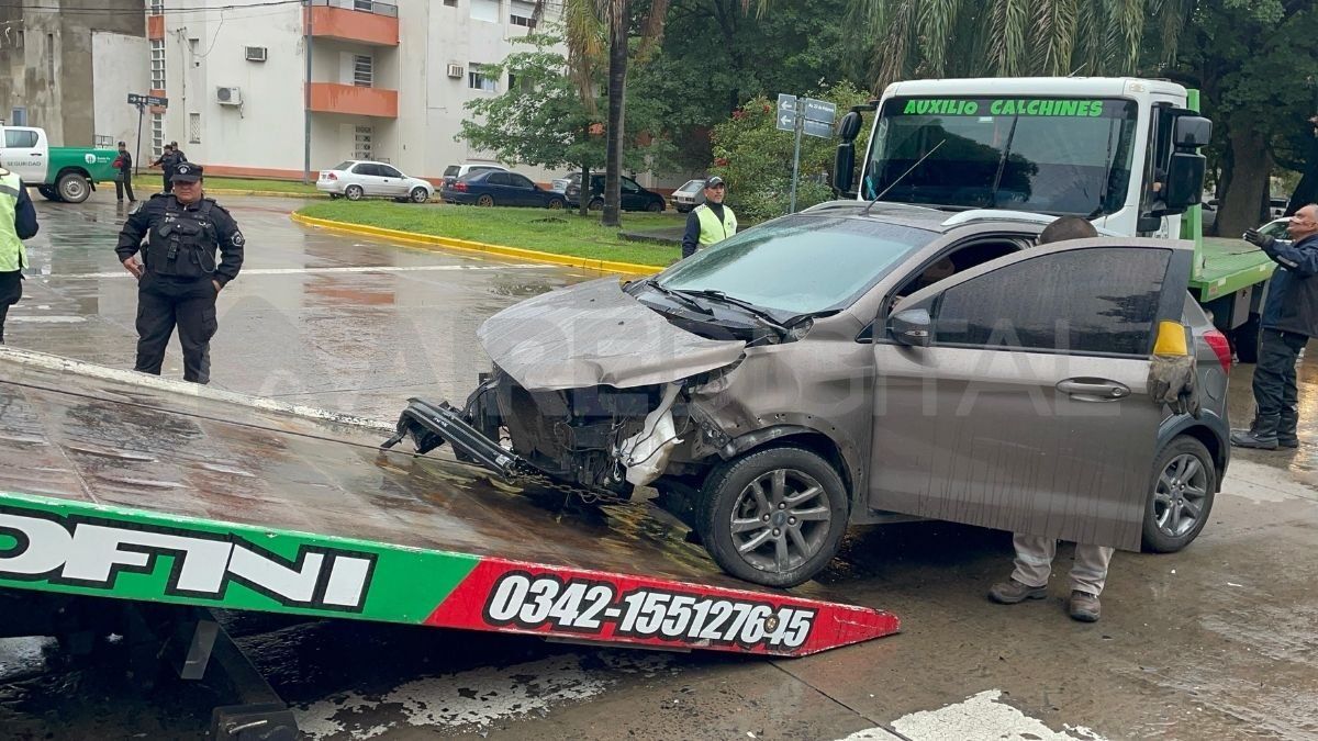 Accidente en avenida 27 de febrero: el auto Ford Ka