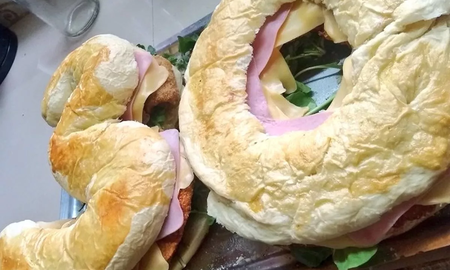 Su prima cumplió 30 años y le regaló una torta-sánguche de milanesa Su prima cumplió 30 años y le regaló una torta-sánguche de milanesa