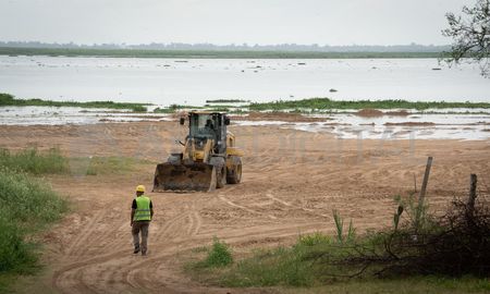 Esta semana se comenzó a acondicionar el terreno para la la llegada de las máquinas en la zona de El Chaquito. Esta semana se comenzó a acondicionar el terreno para la la llegada de las máquinas en la zona de El Chaquito.