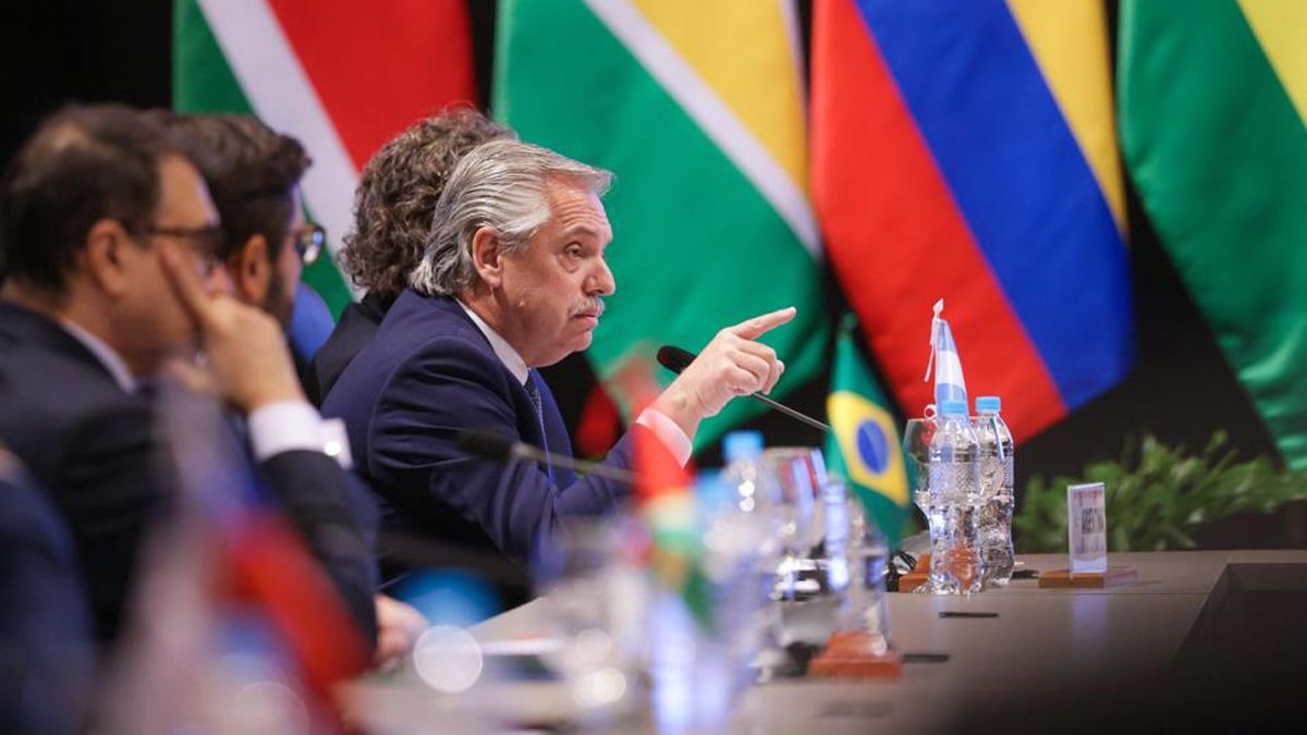 Fernández expresó que los países de la región son “enormes productores de alimentos” y pueden “ser