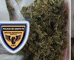 Una joven de 23 años fue interceptada junto a un hombre en Santa Fe. En una mochila hallaron presunta marihuana y ambos quedaron detenidos. Una joven de 23 años fue interceptada junto a un hombre en Santa Fe. En una mochila hallaron presunta marihuana y ambos quedaron detenidos.
