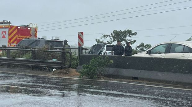 El siniestro ocurrió alrededor de las 12:30 del mediodía de este miércoles, en medio de la intensa lluvia.