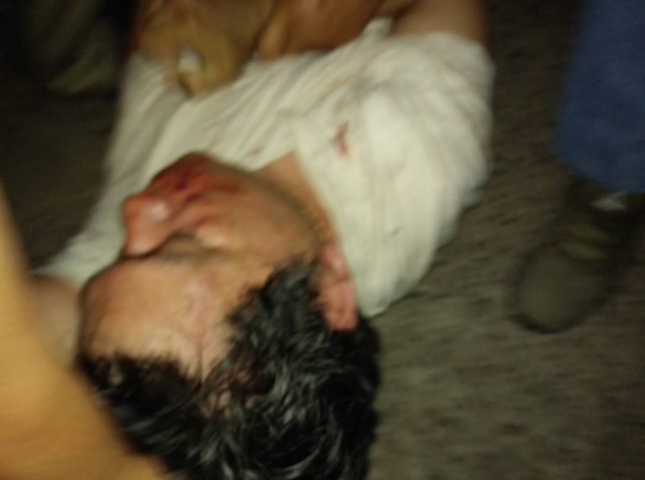 Citó al acosador de su hija, le dio una paliza y lo escrachó en las redes sociales