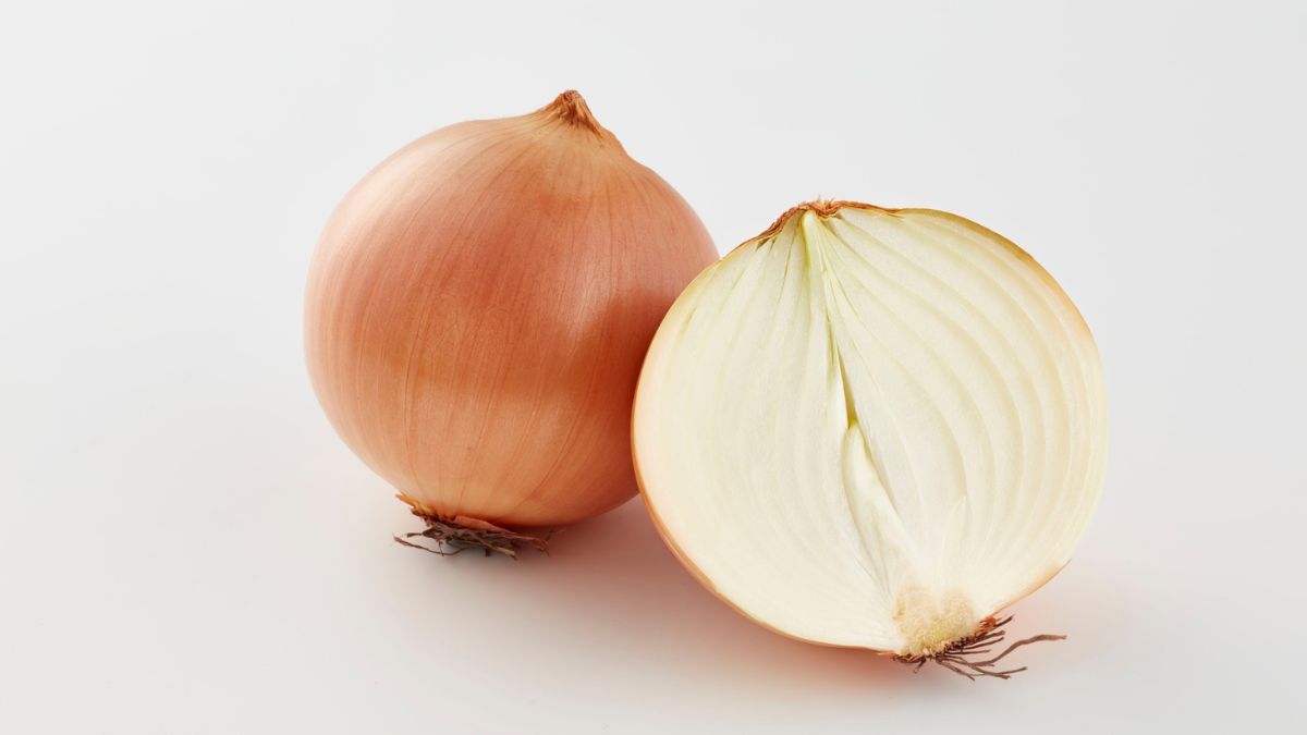 Aunque esta costumbre es popular, no existe evidencia cient&iacute;fica que confirme que la cebolla elimine virus del aire.