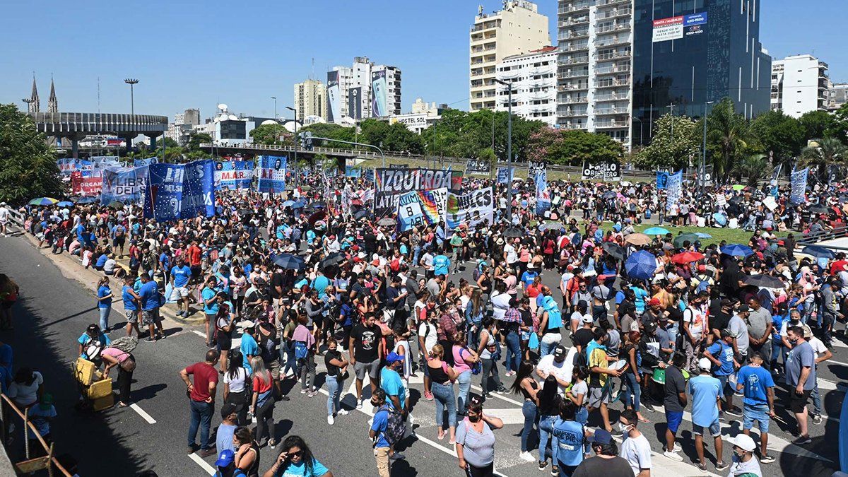 Organizaciones sociales y políticas de izquierda marcharon hacia el Ministerio de Desarrollo Social